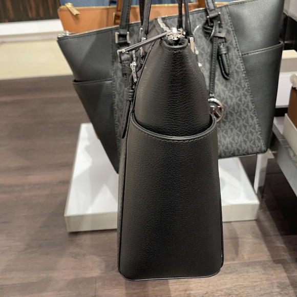 MICHAEL KORS CHARLOTTE LARGE TOP ZIP Black Tote - Picture 4 of 16